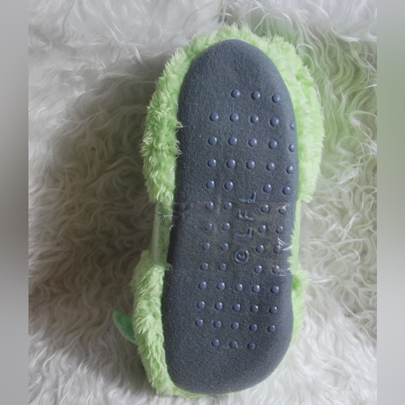 New Star Wars Green Baby Yoda Fuzzy Babba Slippers fits Women’s US Size 7 to 9.5 - Picture 5 of 5